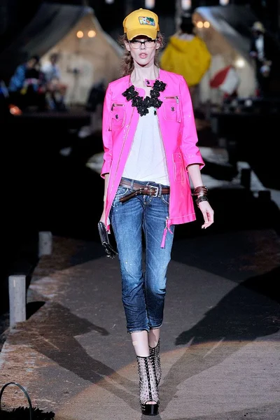 Look 14